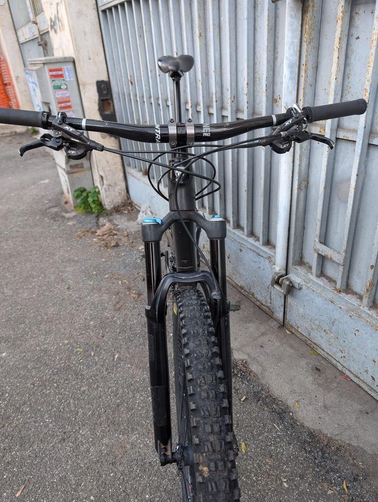 Used Trek Fuel EX 9.8 XT 2019 Mountainbike, Black — image 3 of 4