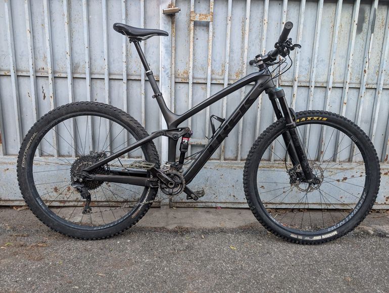 Used Trek Fuel EX 9.8 XT 2019 Mountainbike, Black — image 1 of 4