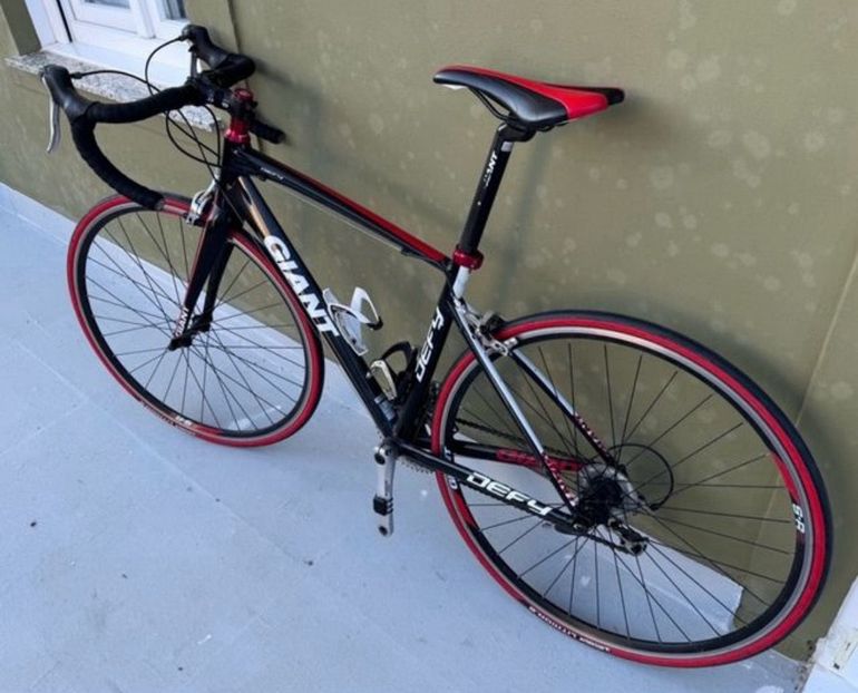 Used Giant Defy 2 (COMPACT) 2010 2010 Road & Gravel, Black — image 2 of 4