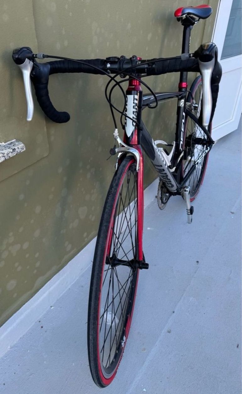 Used Giant Defy 2 (COMPACT) 2010 2010 Road & Gravel, Black — image 3 of 4