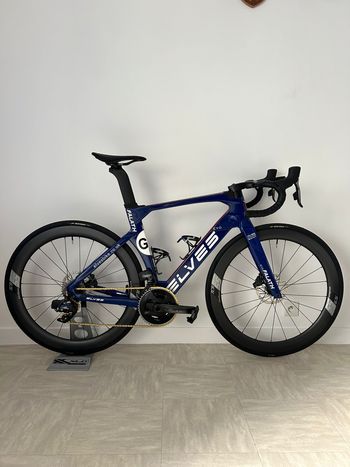 Used Elves Falath 2023 Road & Gravel, Blau — image 2 of 11