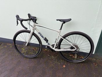 Used Giant Revolt 1 2021 2021 Road & Gravel, Green — image 3 of 5