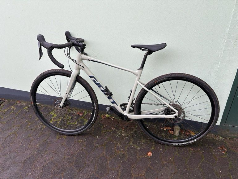 Used Giant Revolt 1 2021 2021 Road & Gravel, Green — image 3 of 5