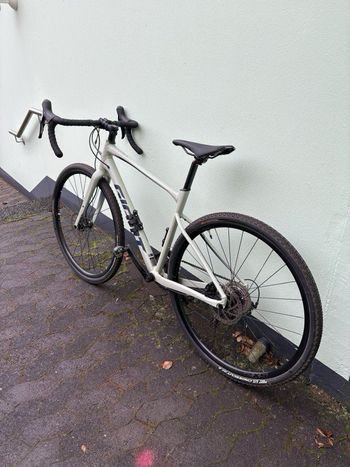 Used Giant Revolt 1 2021 2021 Road & Gravel, Green — image 5 of 5
