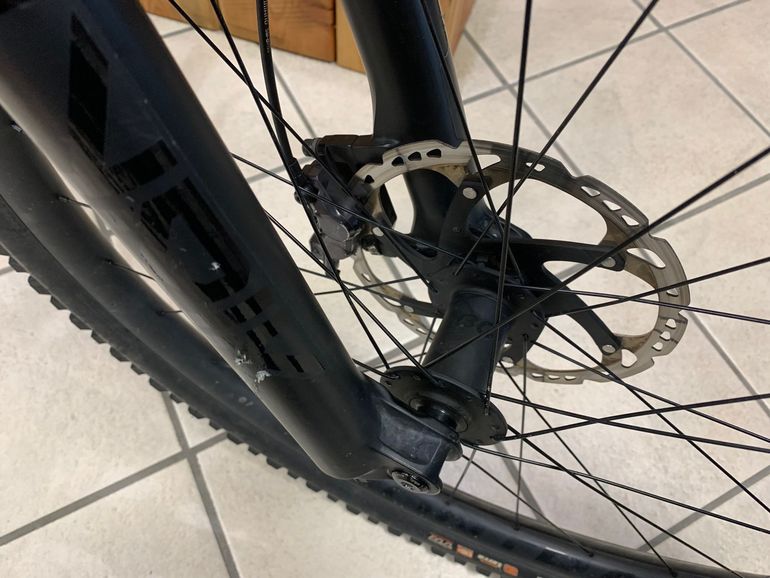 Trek Fuel EXe 9.8 XT 2023 2023 Mountainbike usato, Blu — immagine 11 di 14