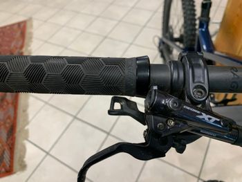 Trek Fuel EXe 9.8 XT 2023 2023 Mountainbike usato, Blu — immagine 10 di 14