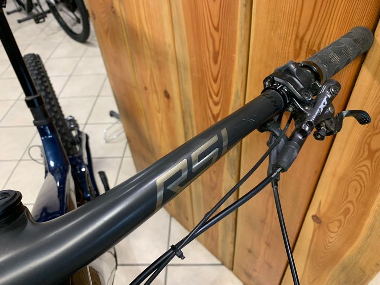 Trek Fuel EXe 9.8 XT 2023 2023 Mountainbike usato, Blu — immagine 9 di 14