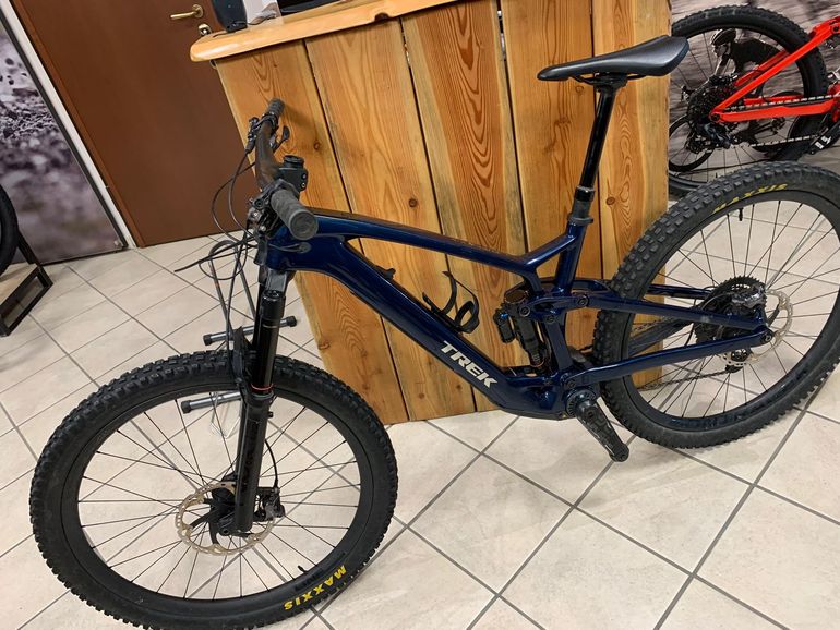 Trek Fuel EXe 9.8 XT 2023 2023 Mountainbike usato, Blu — immagine 13 di 14