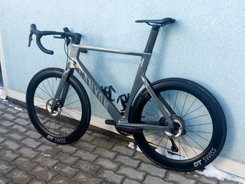 Used Canyon Aeroad CF SL 8 Disc 2023 2023 Road & Gravel, Black — image 8 of 13