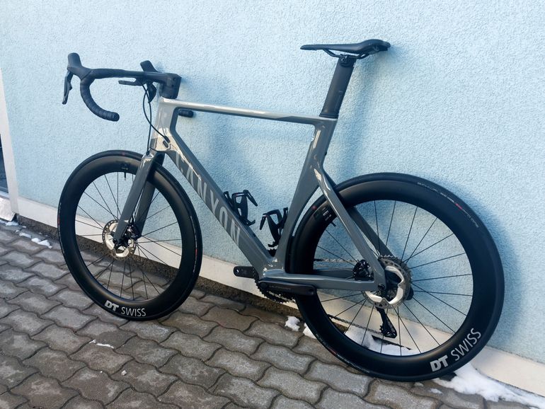 Used Canyon Aeroad CF SL 8 Disc 2023 2023 Road & Gravel, Black — image 8 of 13