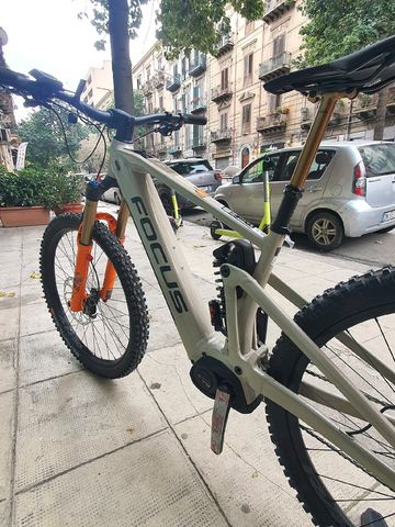 Used Focus SAM² 6.9 2022 2022 Mountainbike, Light Gray, 29 — image 2 of 3