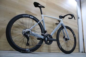 Tweedehands Focus IZALCO MAX 9.8 2024 2024 Road & Gravel — afbeelding 3 van 4