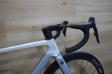 Tweedehands Focus IZALCO MAX 9.8 2024 2024 Road & Gravel — afbeelding 2 van 4