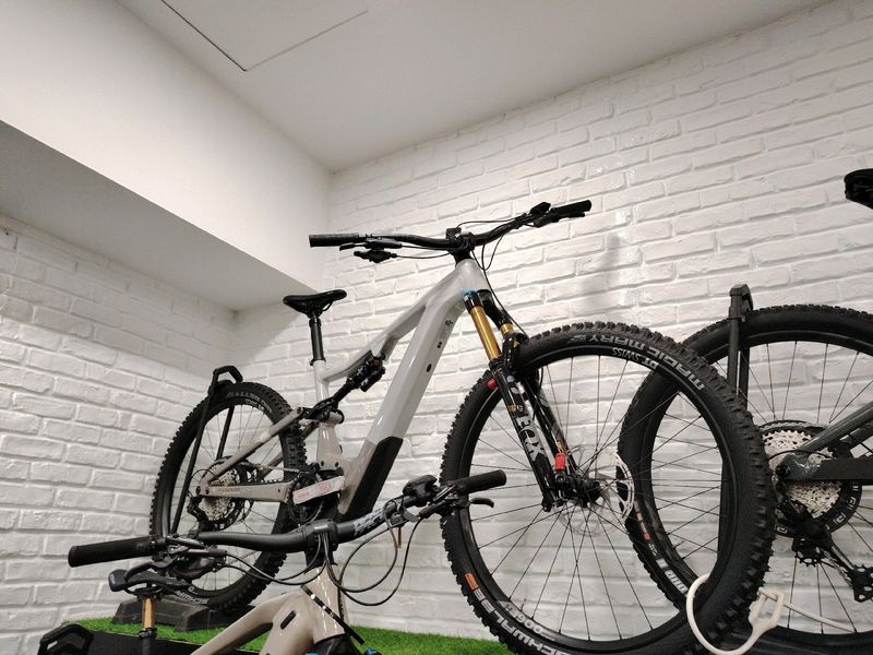 Used Focus JAM ² 6.9 2023 2023 Mountainbike, Light Gray, 29 — image 1 of 4