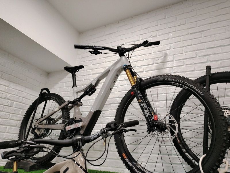 Used Focus JAM ² 6.9 2023 2023 Mountainbike, Light Gray, 29 — image 3 of 4
