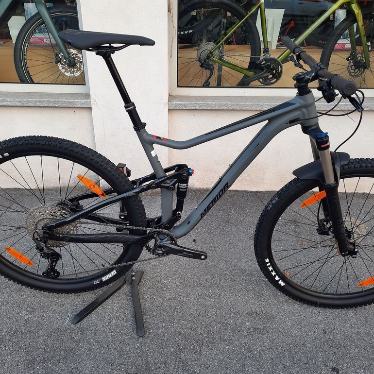 Used Merida ONE-TWENTY 400 2023 2023 Mountainbike, Grigio chiaro — image 1 of 6