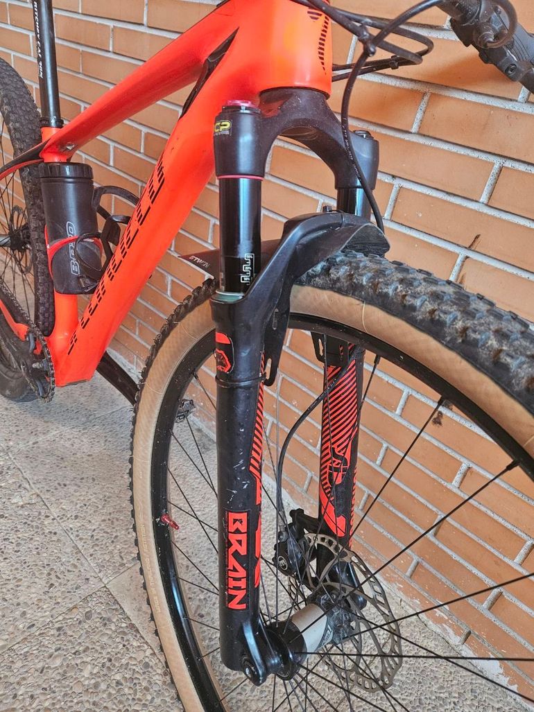 Used Specialized Stumpjumper Elite Carbon World Cup 2015 2015 Mountainbike, Rojo — image 2 of 7