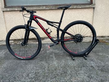 Used Specialized Épic comp carbone 2018 Mountainbike, Black — image 1 of 11
