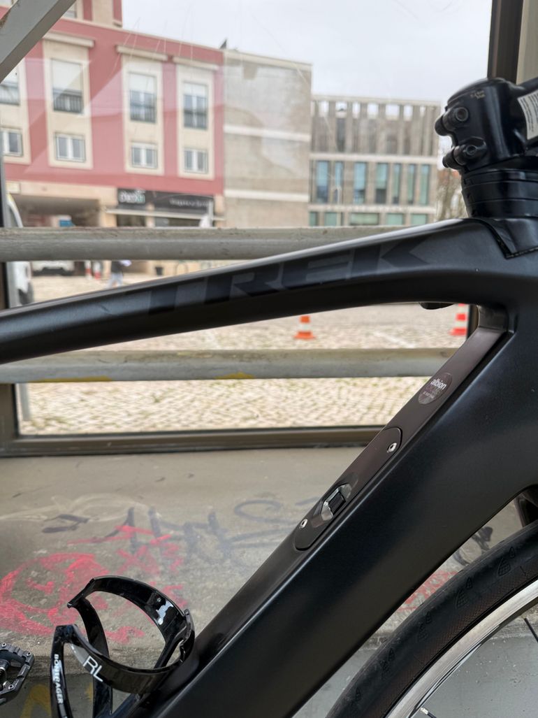 Used Trek Madone SRAM Red 2016 Road & Gravel — image 6 of 7