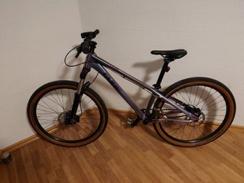Used CUBE FLYING CIRCUS 2023 2023 Mountainbike, Purple, 26 — image 1 of 5