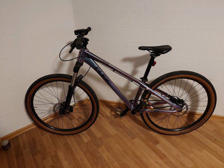 Used CUBE FLYING CIRCUS 2023 2023 Mountainbike, Purple, 26 — image 1 of 5