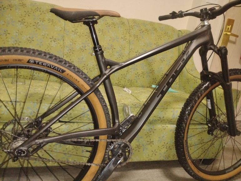 Used Trek Marlin 8 Gen 2 2023 2023 Mountainbike, Black, 26, 27.5, 29 — image 2 of 3