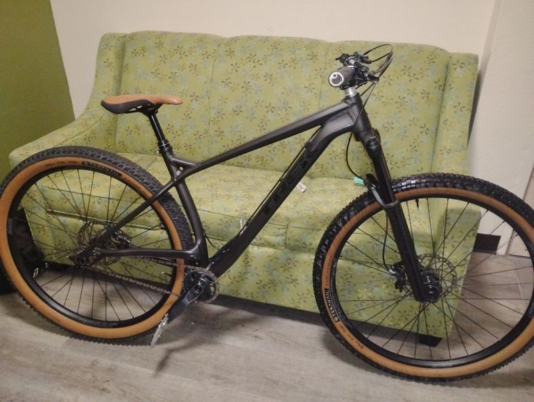 Used Trek Marlin 8 Gen 2 2023 2023 Mountainbike, Black, 26, 27.5, 29 — image 1 of 3
