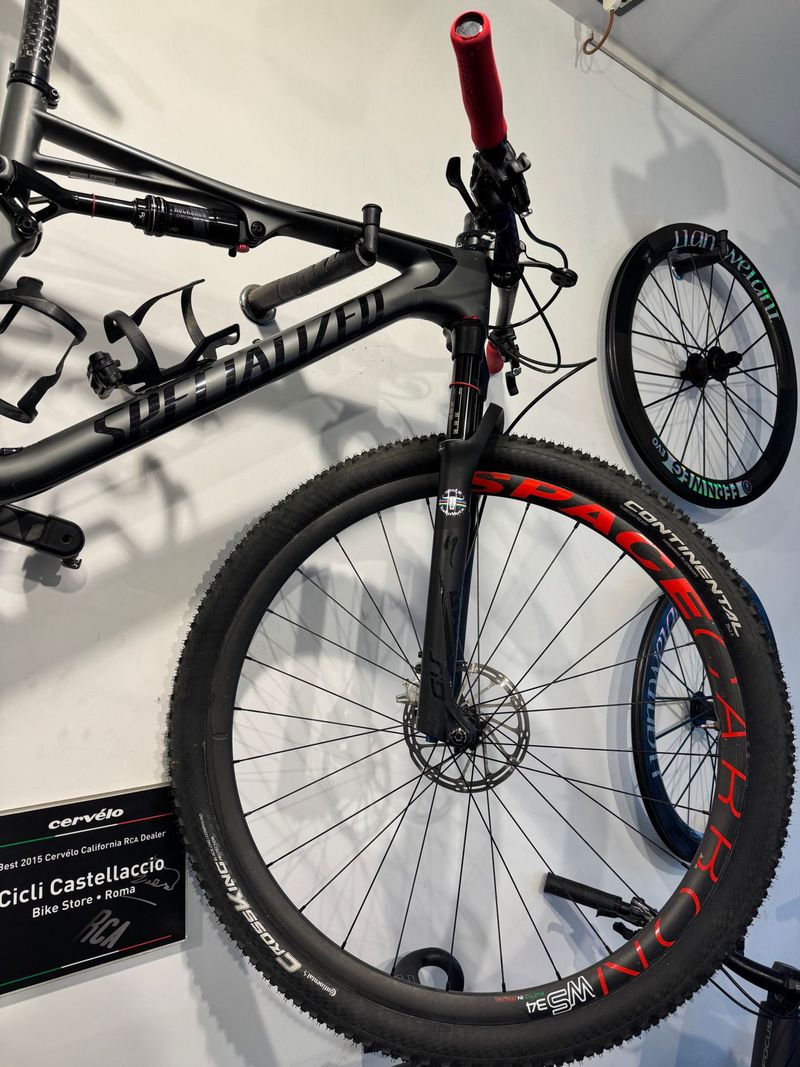 Used Specialized Epic Comp Carbon EVO 2020 2020 Mountainbike, Black, 29 — image 2 of 7