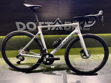 Used Colnago V4Rs Disc Ultegra Di2 8100 w/Fulcrum Racing Wind 400 Wheels 2024 2024 Road & Gravel