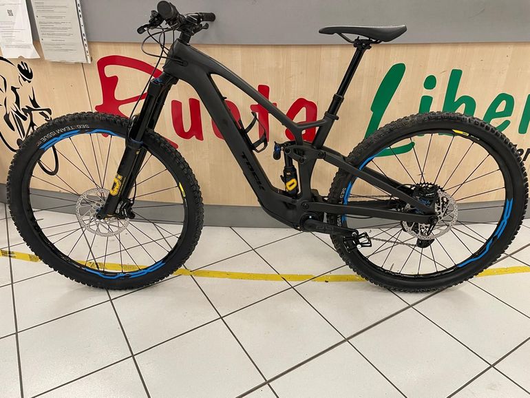 Trek Fuel EXe 9.8 XT 2023 2023 Mountainbike usato, Nero — immagine 3 di 6