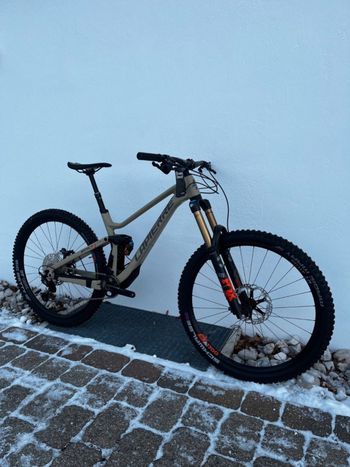 Lapierre Spicy CF 7.9 2022 Mountainbike usato, Grigio chiaro — immagine 1 di 8
