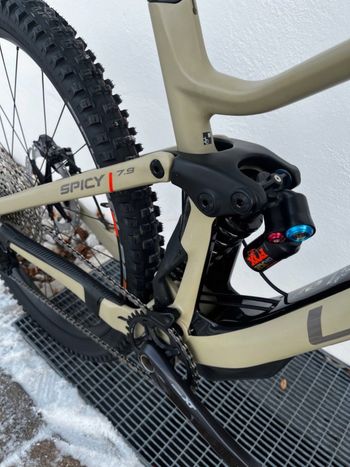 Lapierre Spicy CF 7.9 2022 Mountainbike usato, Grigio chiaro — immagine 5 di 8