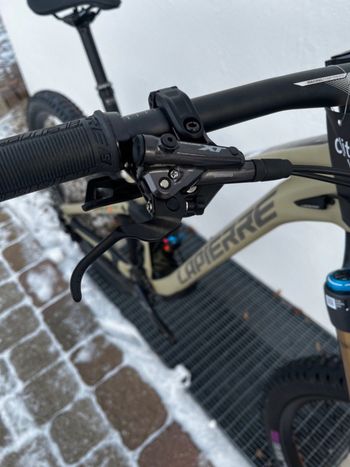 Lapierre Spicy CF 7.9 2022 Mountainbike usato, Grigio chiaro — immagine 7 di 8