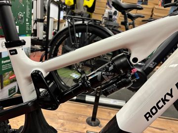 Used ROCKY MOUNTAIN POWERPLAY INSTINCT SL C70 2025 2025 Mountainbike, Black — image 4 of 6