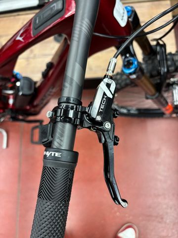Used Whyte Elyte EVO Stag works 2025 Mountainbike, Red — image 7 of 8