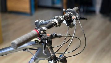 Used Trek Elite Carbon 9.8 2010 Mountainbike, Black — image 5 of 12