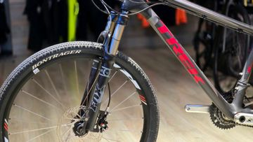 Used Trek Elite Carbon 9.8 2010 Mountainbike, Black — image 9 of 12