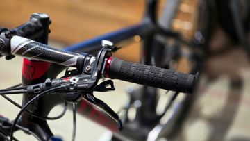 Used Trek Elite Carbon 9.8 2010 Mountainbike, Black — image 7 of 12
