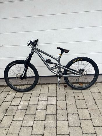 Used Commencal Furious 2020 Mountainbike, Light Gray — image 1 of 4