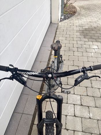 Used Commencal Furious 2020 Mountainbike, Light Gray — image 2 of 4
