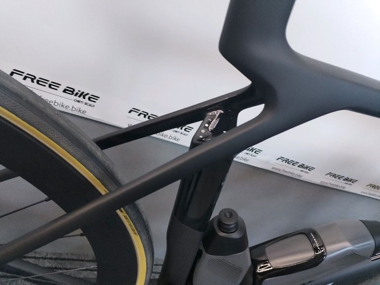 Used Trek Madone SLR 7 Gen 8 2025 2025 Road & Gravel, Black — image 4 of 14