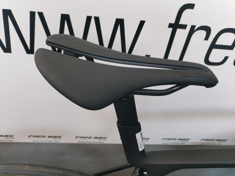 Used Trek Madone SLR 7 Gen 8 2025 2025 Road & Gravel, Black — image 5 of 14