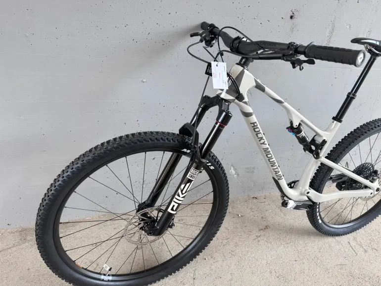 Used Rocky Mountain Element C50 Sram 2024 2024 Mountainbike, White, 27.5, 29 — image 7 of 7