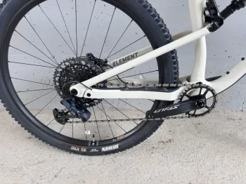 Used Rocky Mountain Element C50 Sram 2024 2024 Mountainbike, White, 27.5, 29 — image 2 of 7
