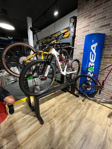 Gebrauchtes Orbea OIZ H30 2024 2024 Mountainbike, Weiß, 29 — Bild 3 von 3