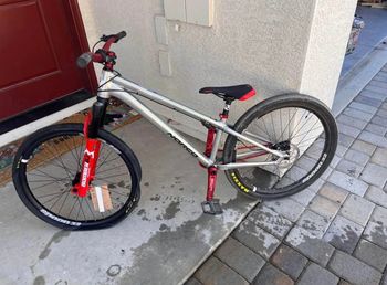 Used Norco Rampage Team 2023 2023 Mountainbike, Light Gray, 26 — image 1 of 4