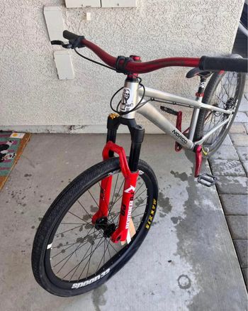 Used Norco Rampage Team 2023 2023 Mountainbike, Light Gray, 26 — image 4 of 4