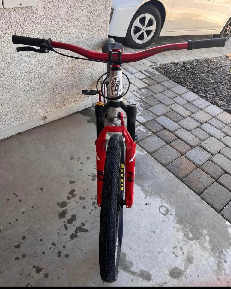 Used Norco Rampage Team 2023 2023 Mountainbike, Light Gray, 26 — image 3 of 4