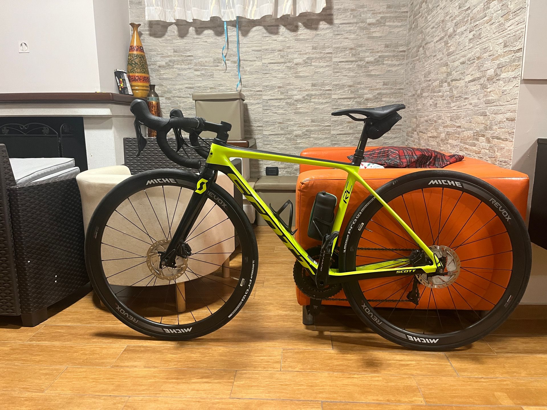 Road Bike 2019 Scott Addict Scott Addict RC 10 Used In XS Buycycle