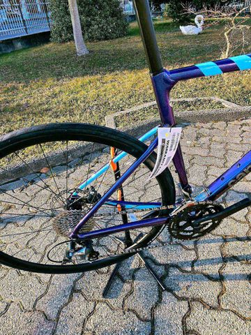 Cannondale CAAD13 Disc Tiagra 2024 2024 Road & Gravel usato, Viola — immagine 2 di 12